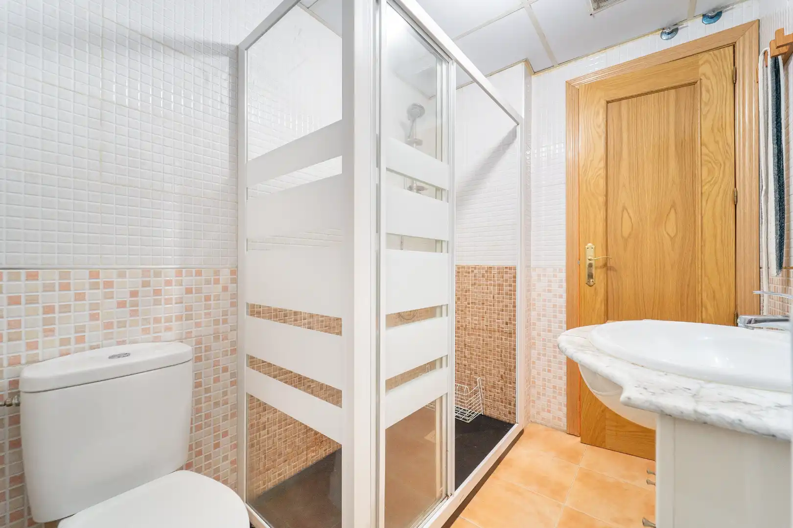 Baño de Piso en venta en El Álamo con Aire acondicionado, Calefacción y Horno