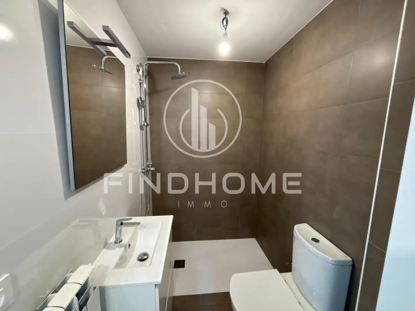 Baño de Ático en venta en Olot con Calefacción, Terraza y Trastero