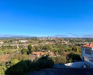 Vista exterior de Casa adosada en venda en Manresa amb Aire condicionat i Terrassa