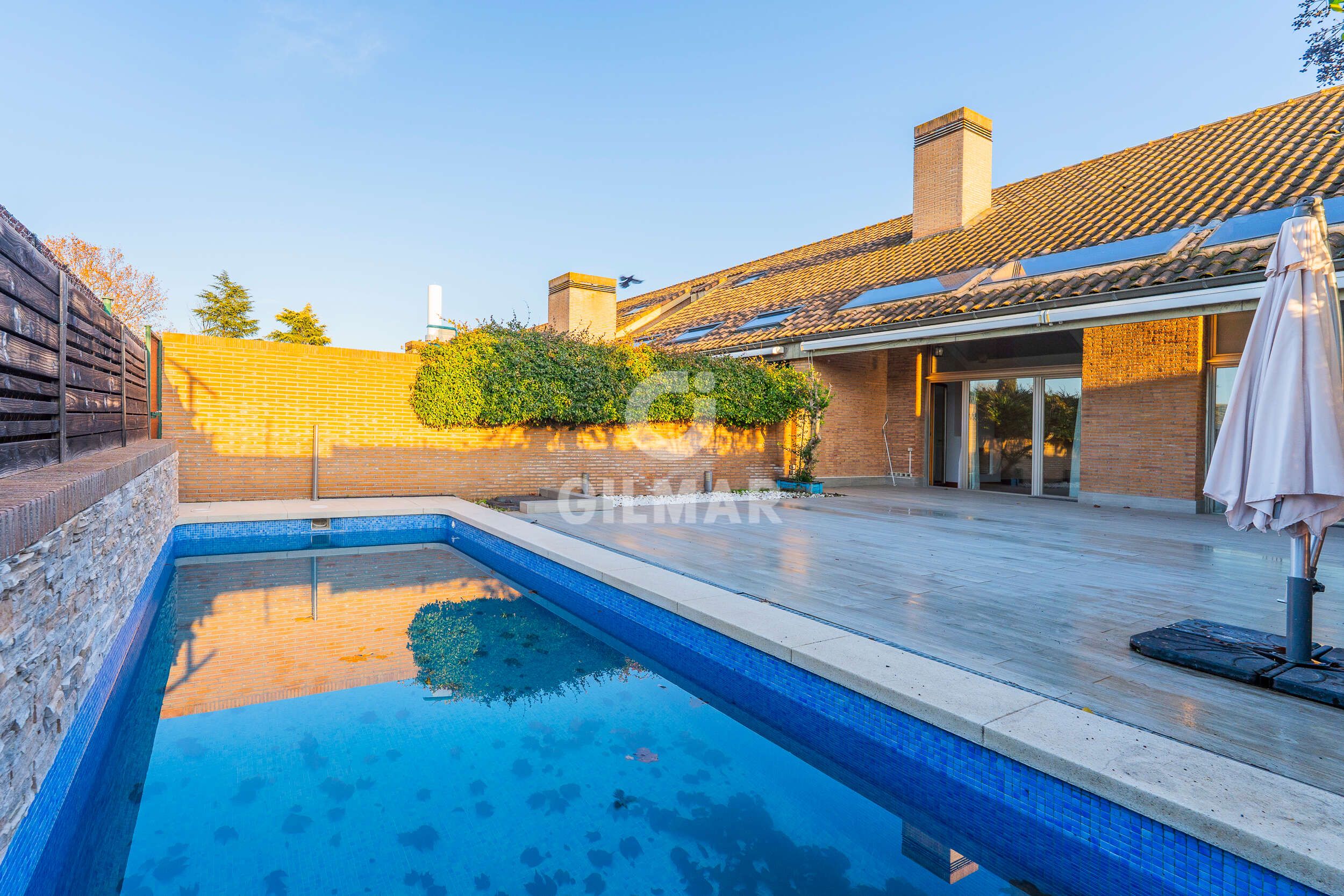 Swimming pool of Single-family semi-detached for sale in Pozuelo de Alarcón  with Heating, Private garden and Swimming Pool