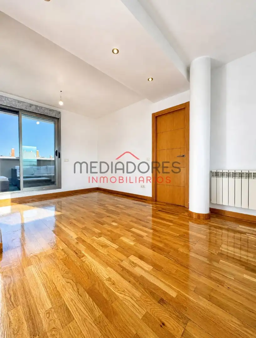 Ático con piscina en venta en Avenida de la Gran Vía del Sureste, imagen 2