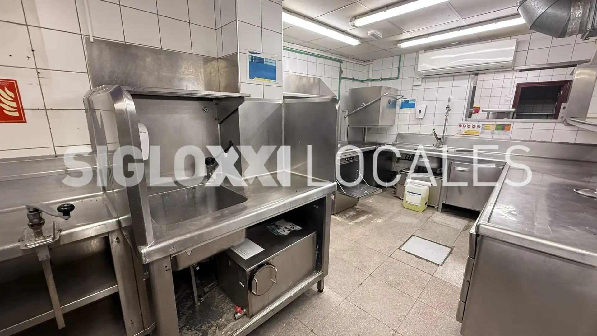 Cuina de Local de lloguer en Barcelona amb Aire condicionat