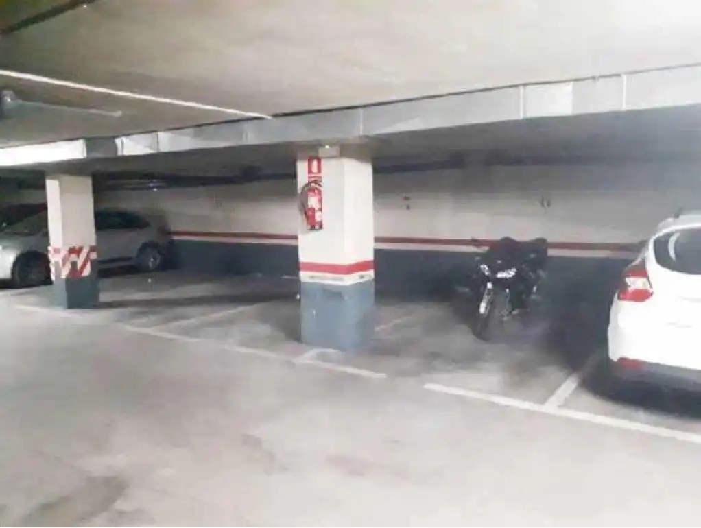 Aparcament de Garatge en venda en  Logroño