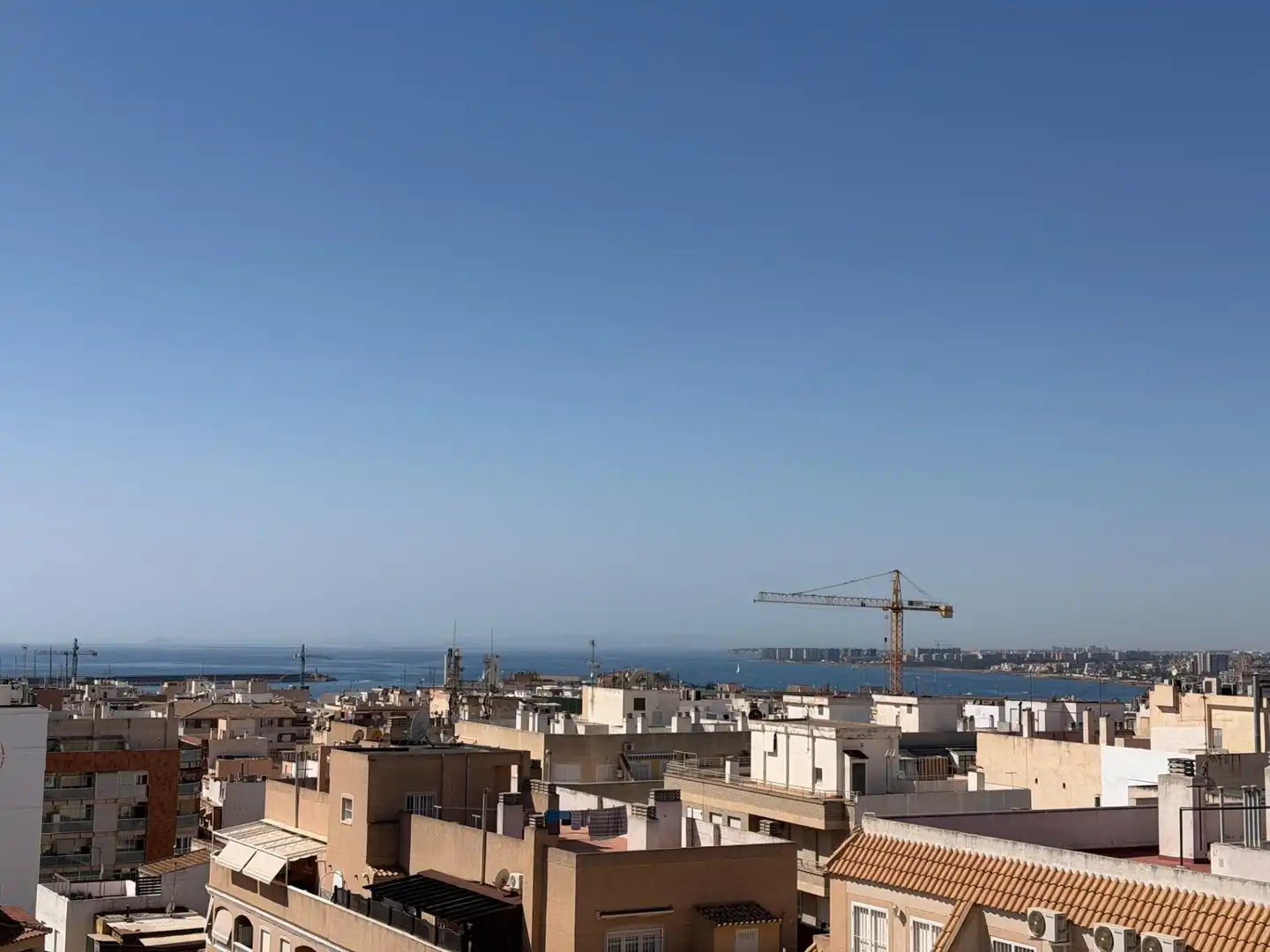 Vista exterior de Apartamento en venta en Torrevieja con Aire acondicionado, Terraza y Amueblado