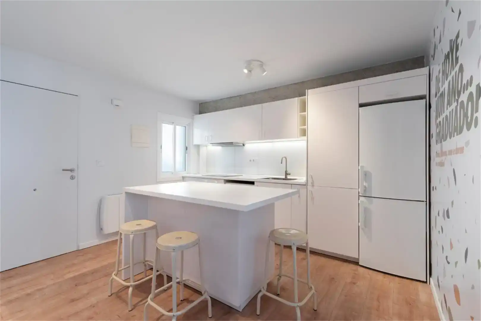 Cocina de Piso para compartir en Oleiros con Parquet, Amueblado y Horno