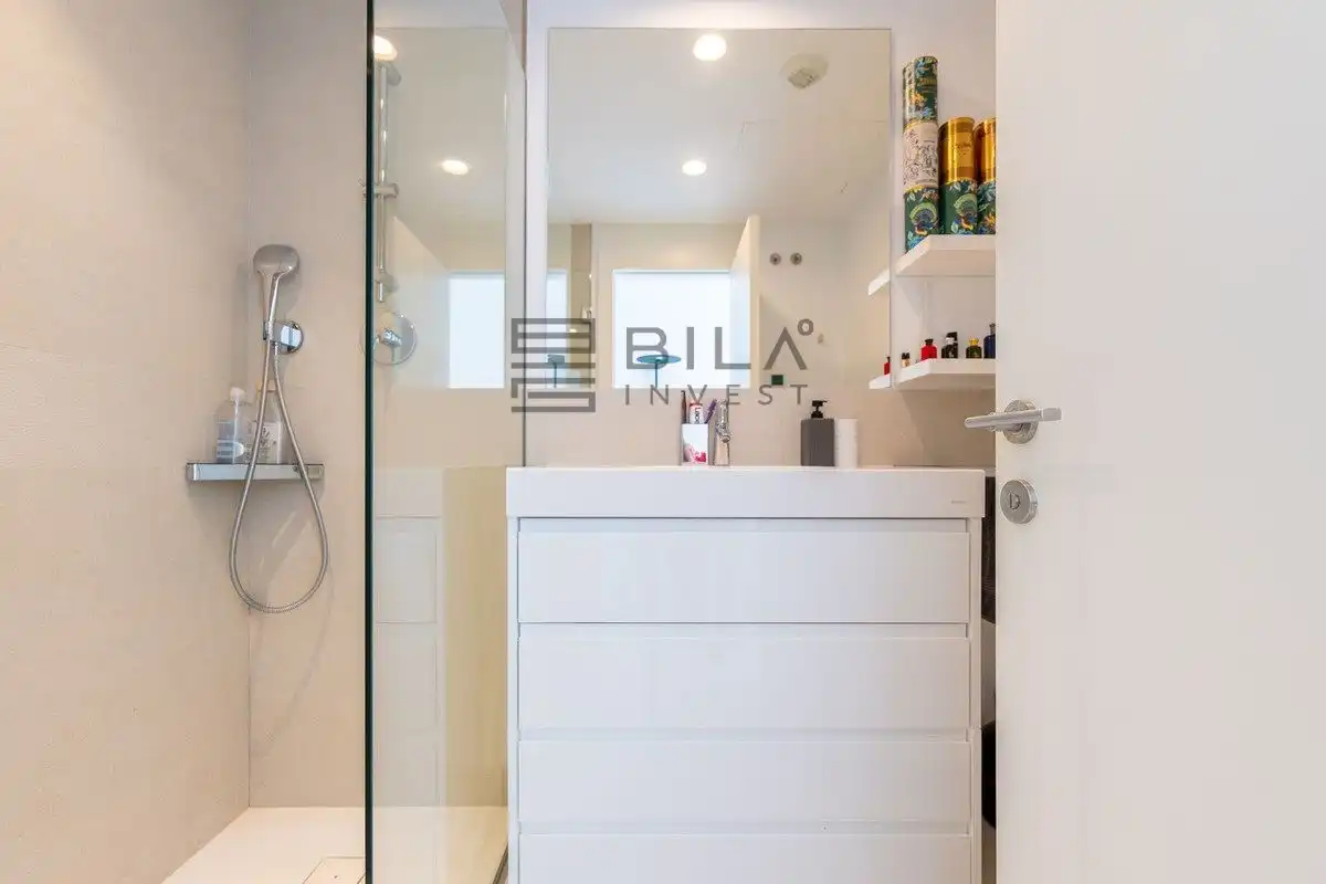 Bathroom of Attic for sale in Fuengirola  with Air Conditioner, Terrace and Storage room