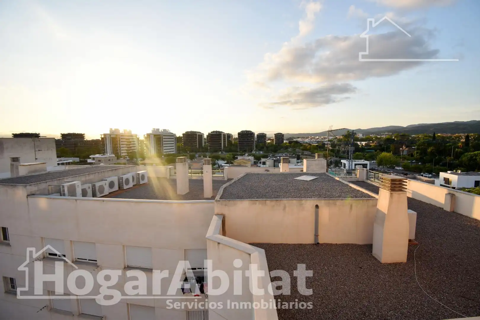 Vista exterior de Ático en venta en Castellón de la Plana / Castelló de la Plana con Aire acondicionado, Calefacción y Terraza