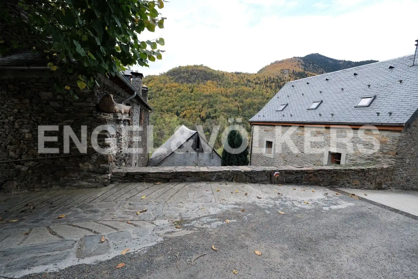 Vista exterior de Casa o chalet en venta en Bausen con Jardín privado