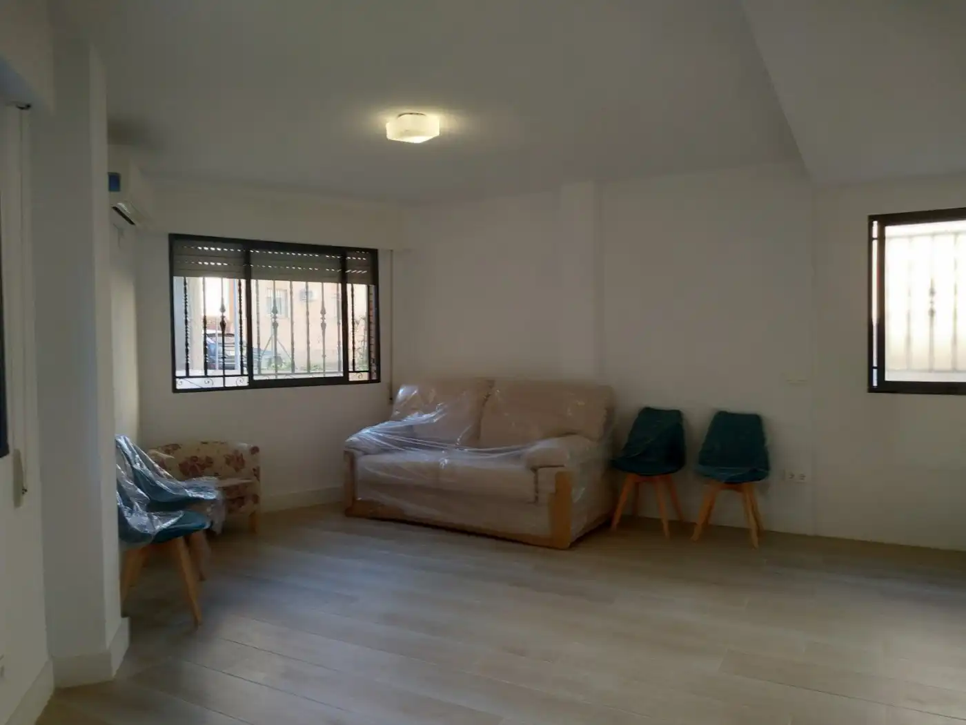 Sala d'estar de Pis de lloguer en Plasencia amb Calefacció, Terrassa i Moblat
