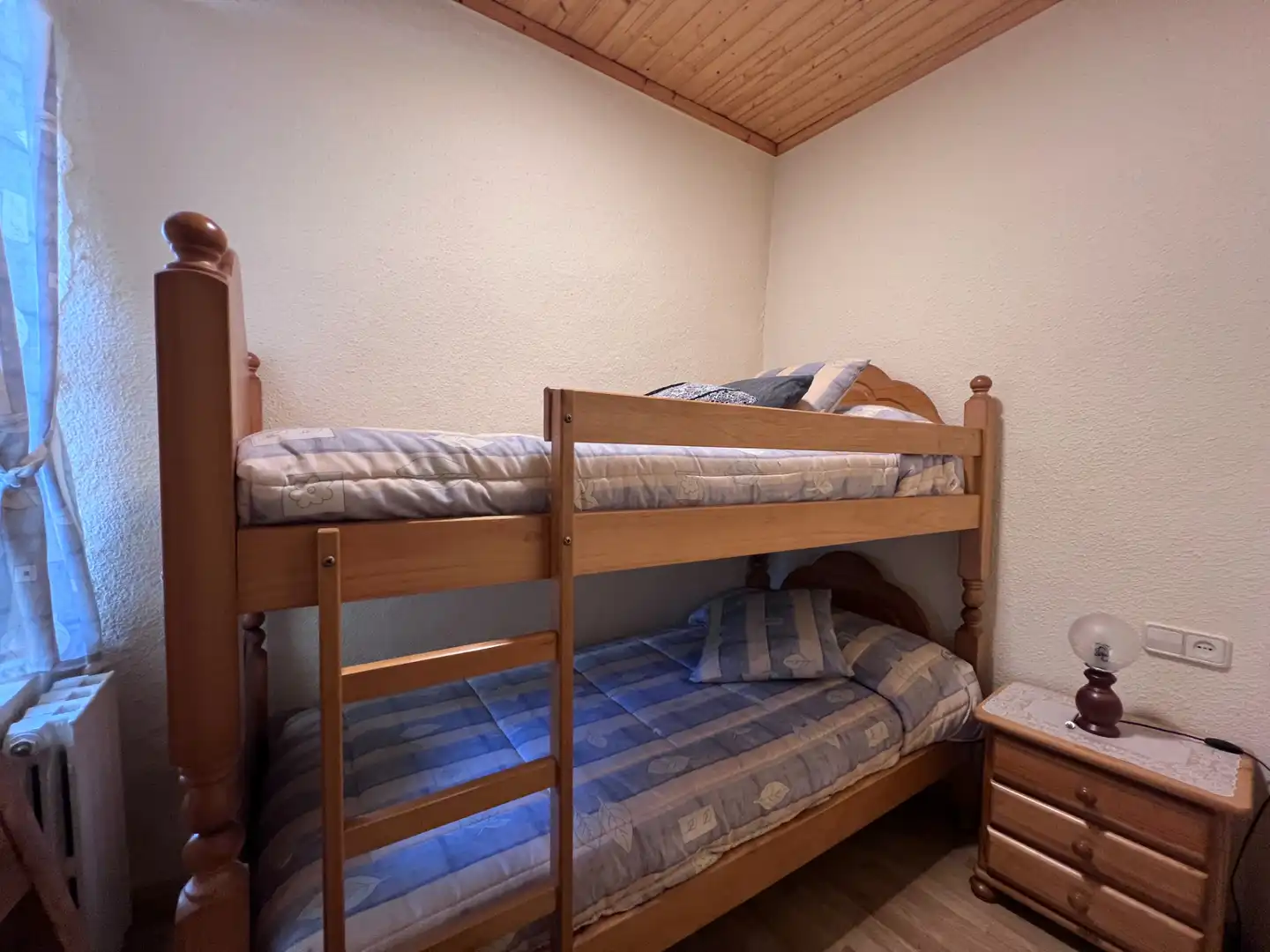 Dormitori de Finca rústica en venda en Sena amb Calefacció, Parquet i Terrassa