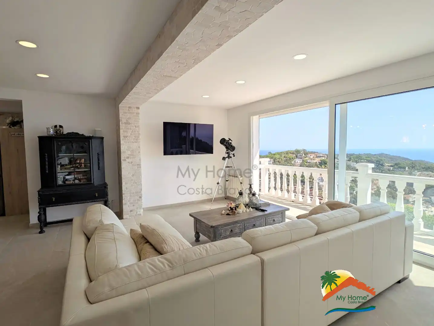 Sala d'estar de Casa o xalet en venda en Lloret de Mar amb Calefacció, Jardí privat i Terrassa