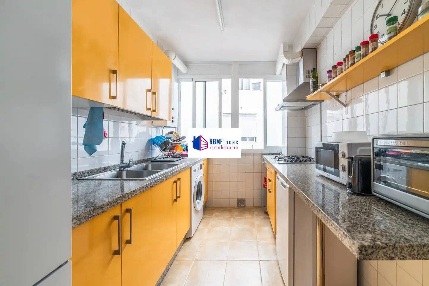 Kitchen of Flat for sale in Sevilla  with Air Conditioner, Furnished and Balcony