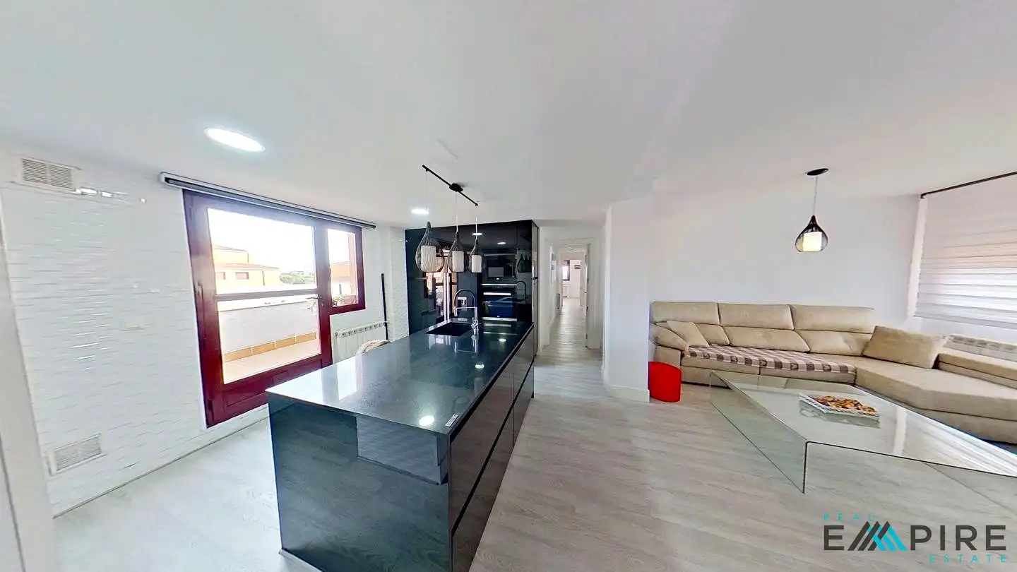 Cocina de Ático en venta en Illescas con Aire acondicionado, Calefacción y Jardín privado