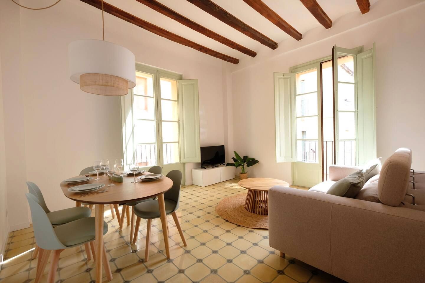 Sala d'estar de Pis de lloguer en  Tarragona Capital amb Aire condicionat, Moblat i TV