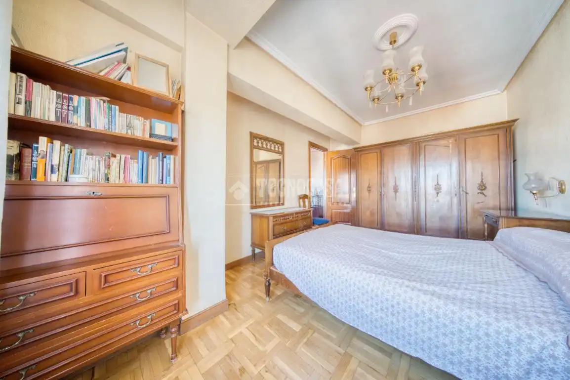 Habitación de Piso en venta en Valladolid con Calefacción, Parquet y Terraza