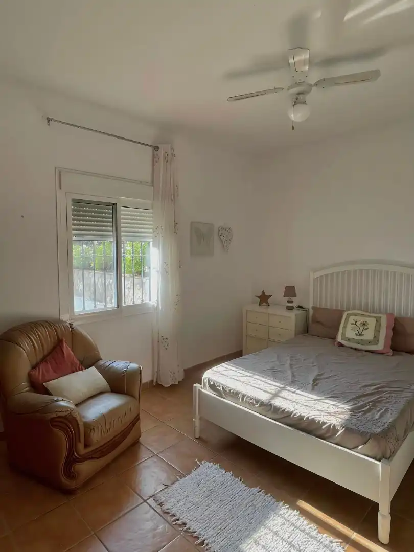 Dormitori de Casa o xalet en venda en Torrox amb Jardí privat, Piscina i Moblat