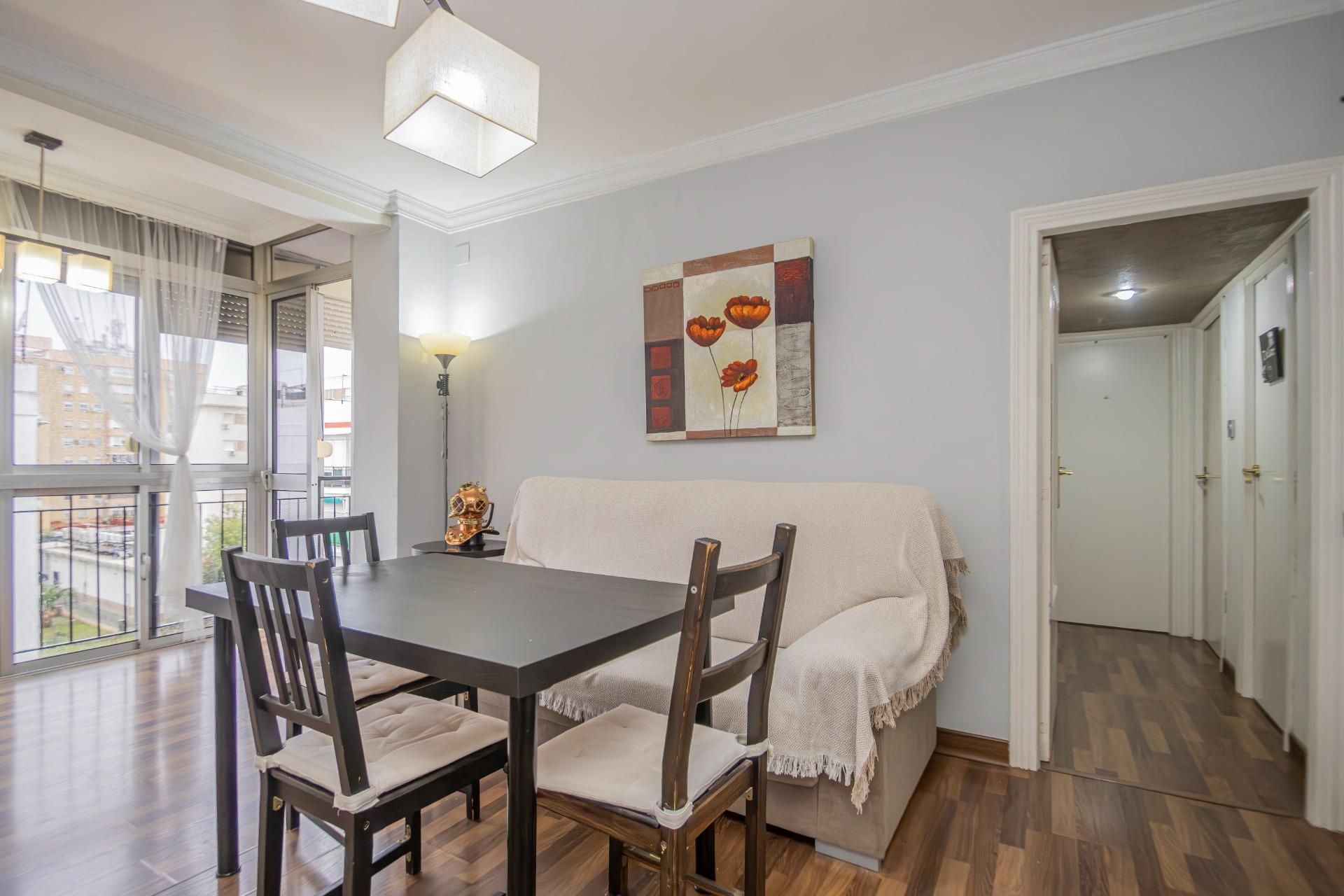 Dining room of Flat for sale in  Sevilla Capital  with Air Conditioner and Balcony
