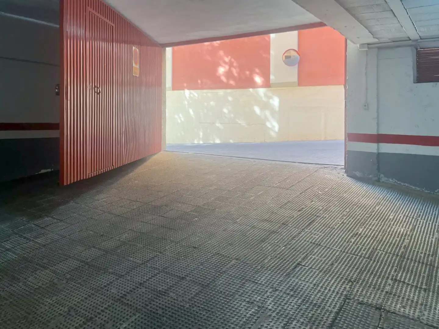 Garaje de alquiler en La Calzada - La Florida