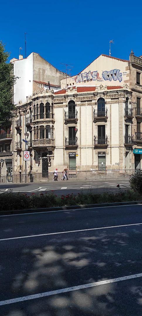 Vista exterior de Edifici en venda en Salamanca Capital amb Alarma