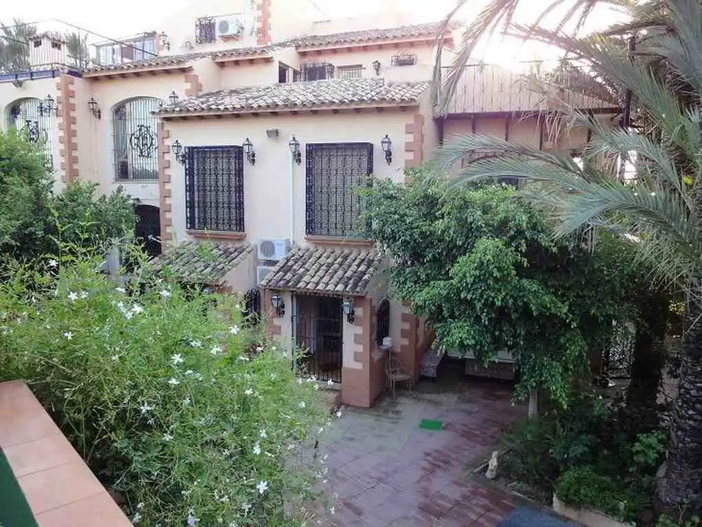 Exterior view of Houses for sale in San Vicente del Raspeig / Sant Vicent del Raspeig  with Air Conditioner, Heating and Terrace