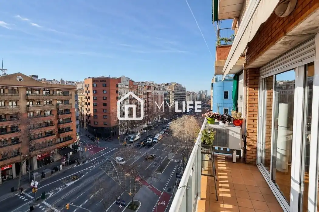 Exterior view of Attic for sale in Barcelona  with Air Conditioner, Heating and Parquet flooring