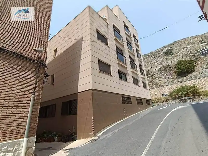 Vista exterior de Piso en venta en Polopos
