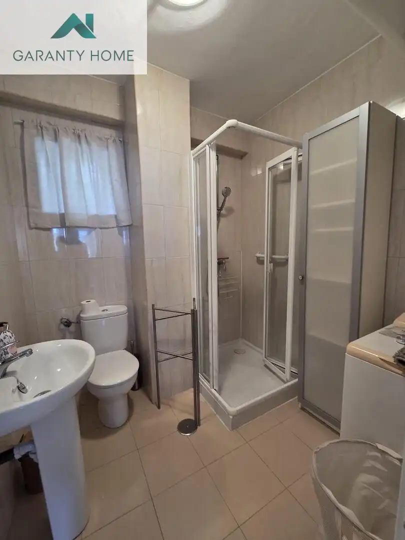 Baño de Piso de alquiler en Torremolinos con Amueblado, Balcón y Piscina comunitaria