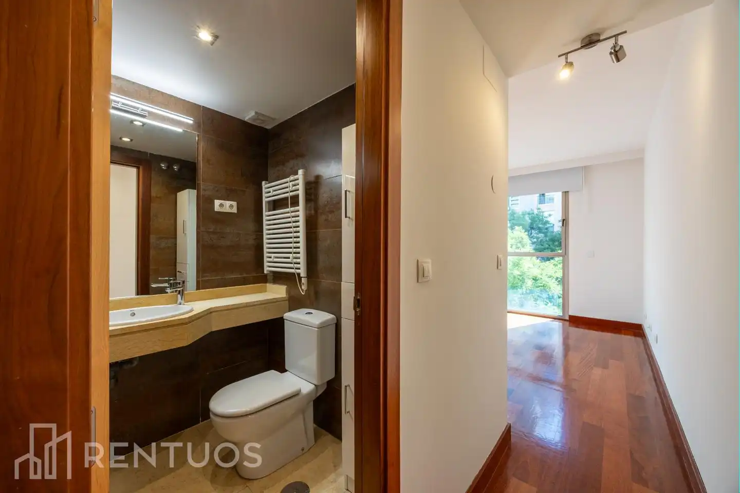 Badezimmer von Wohnung zur Miete in Madrid mit Klimaanlage, Parkett und Gemeinschaftspool