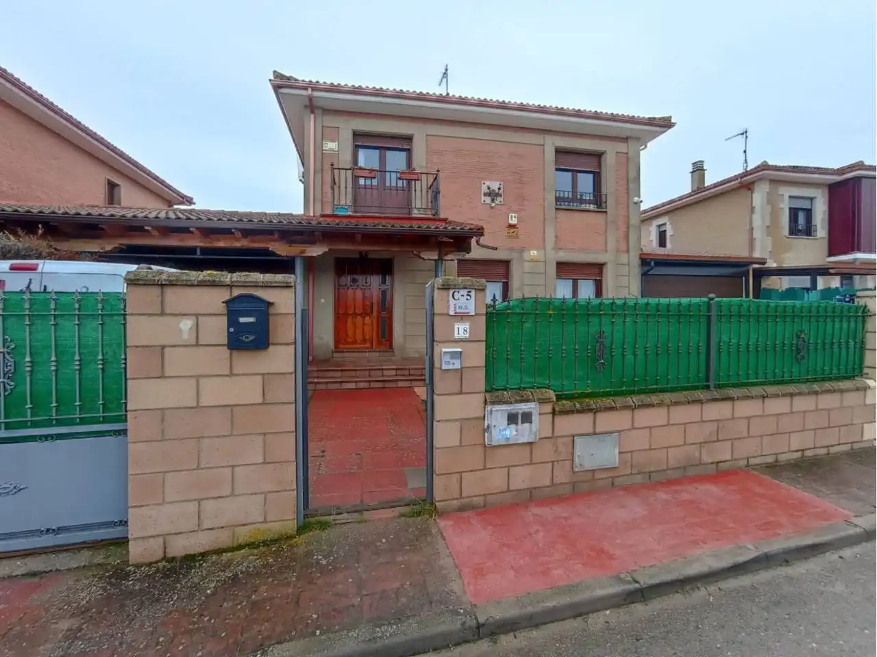 Exterior view of Houses for sale in Las Quintanillas  with Heating, Private garden and Parquet flooring