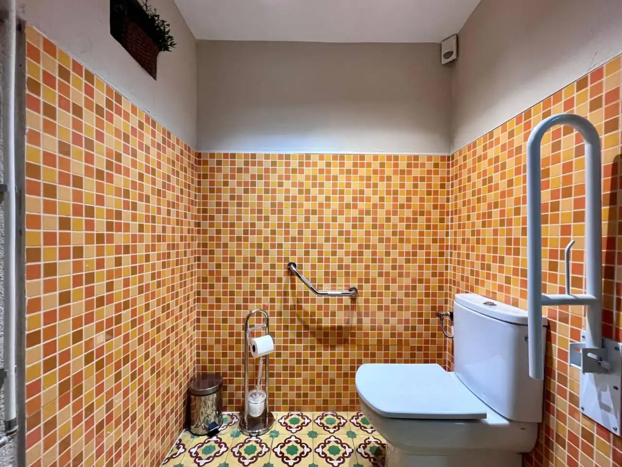 Badezimmer von Geschaftsraum zur Miete in Sant Sadurní d'Anoia mit Klimaanlage