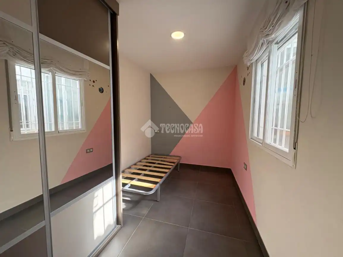 Piso en venta en C. Virgen de Tíscar, San Felipe - El Almendral - La Merced