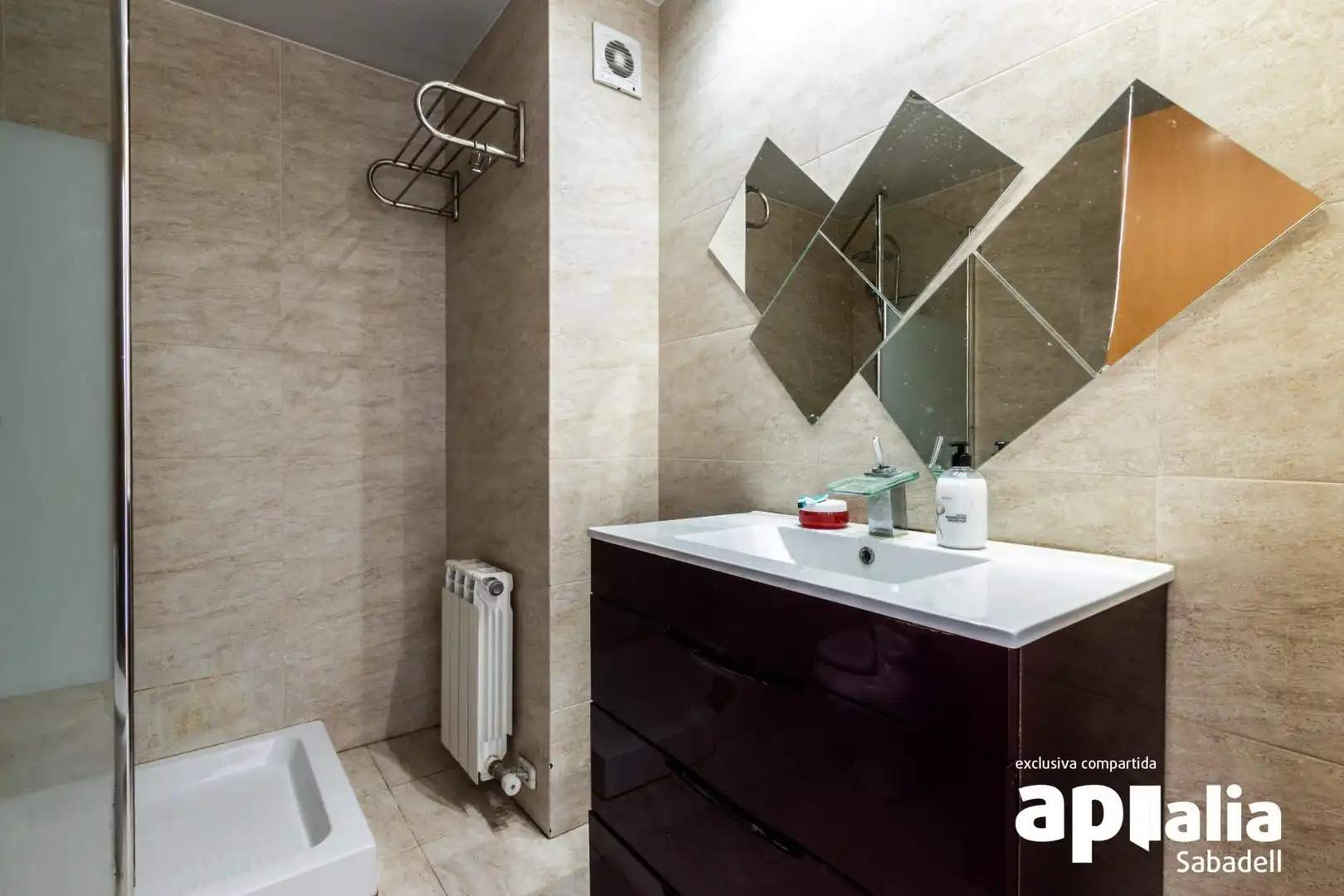 Bathroom of Houses for sale in Sabadell  with Air Conditioner, Heating and Parquet flooring
