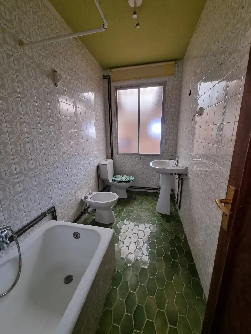 Bathroom of Flat for sale in Santiago de Compostela 