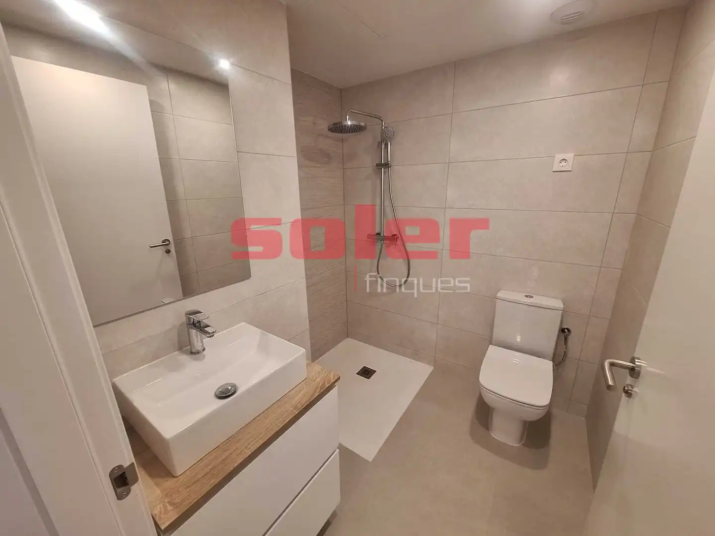 Badezimmer von Wohnung zur Miete in Rubí mit Klimaanlage, Heizung und Terrasse