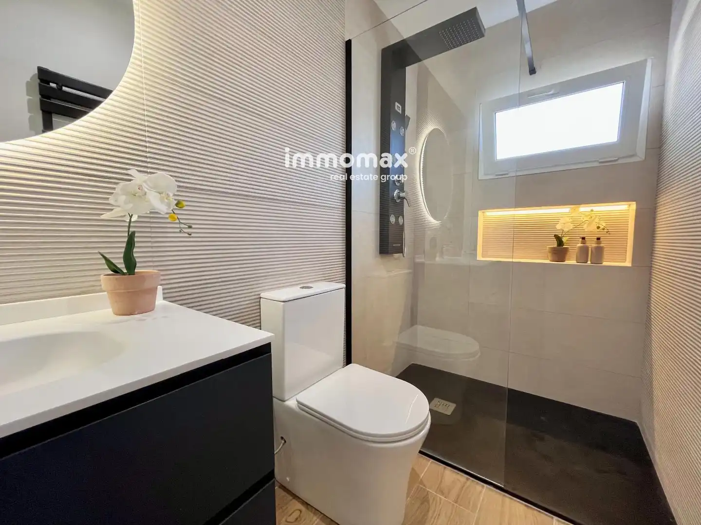 Bathroom of Houses for sale in Vilanova i la Geltrú  with Terrace and Storage room