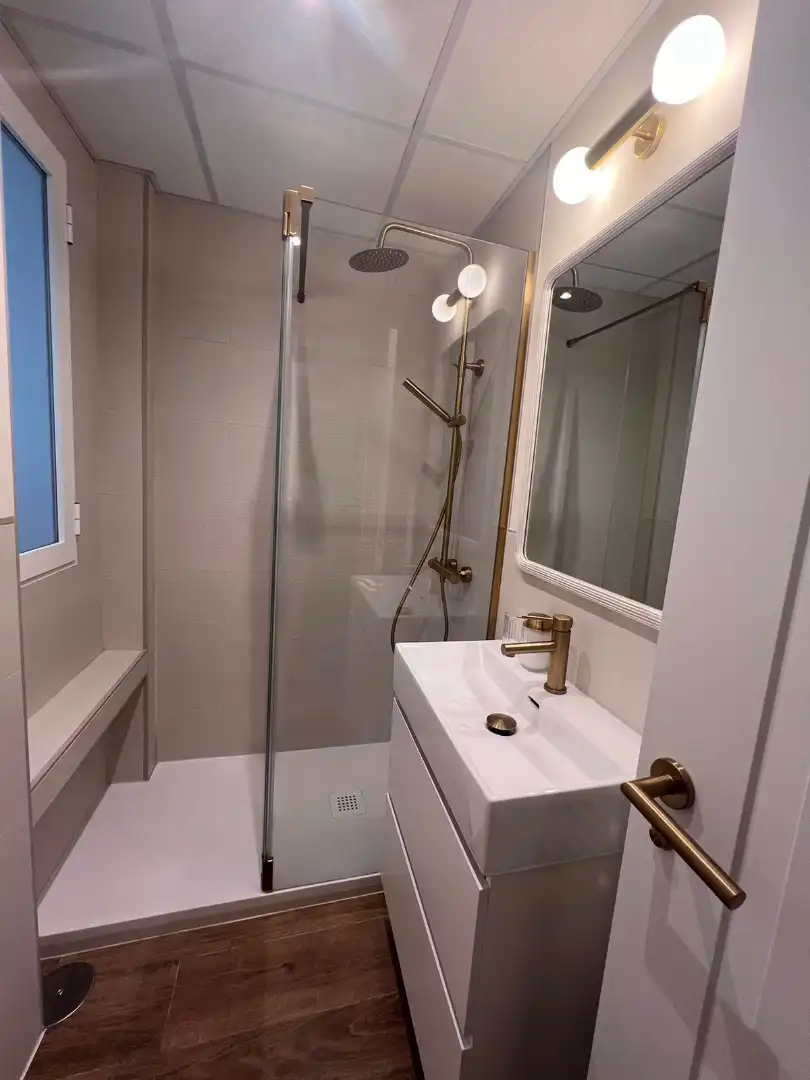 Badezimmer von Maisonette zur Miete in Madrid mit Klimaanlage, Heizung und Parkett