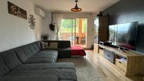 Sala d'estar de Pis en venda en Rincón de la Victoria amb Jardí privat, Terrassa i Traster