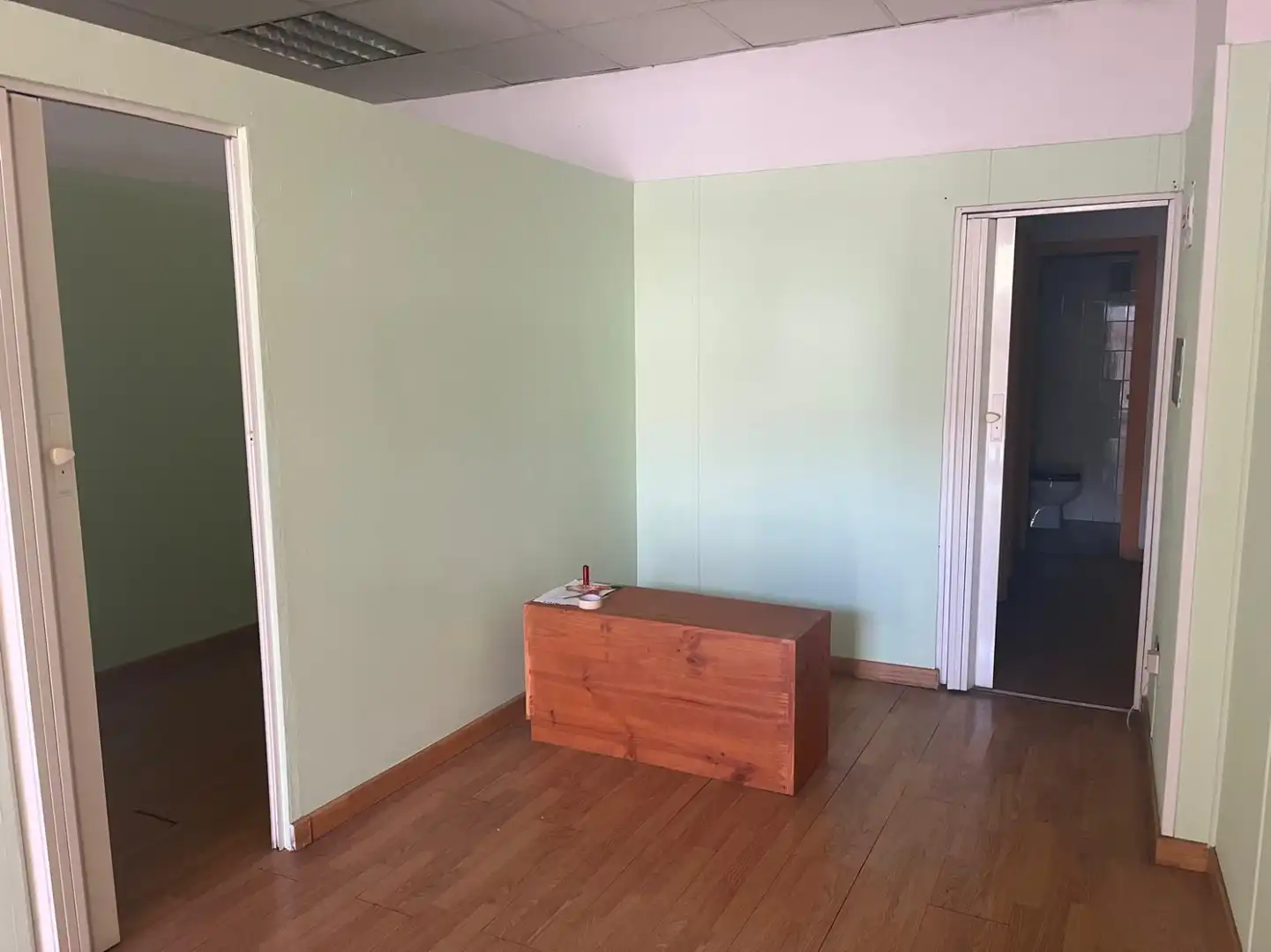 Habitación de Local en venta en Oviedo 