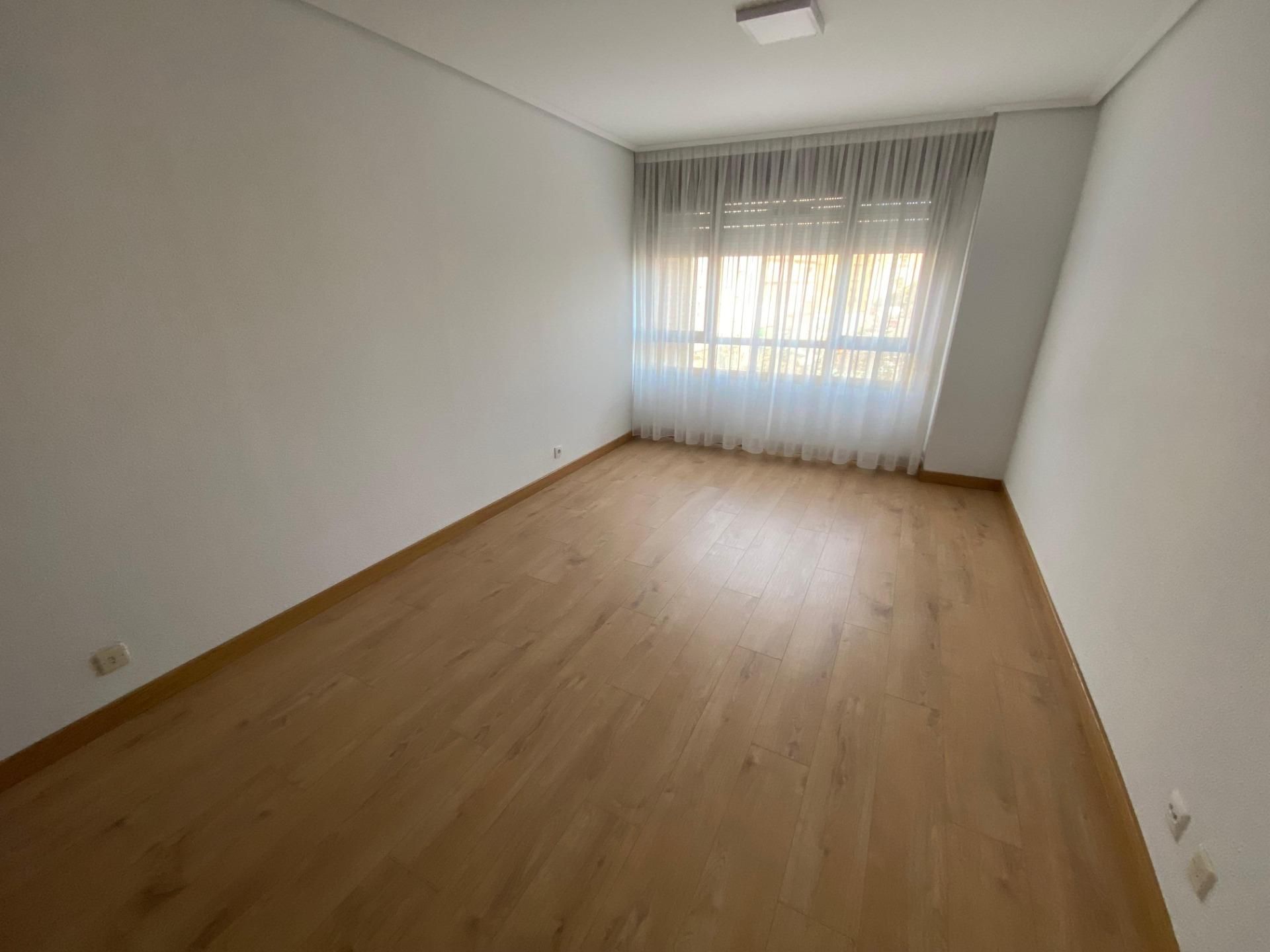 Bedroom of Flat to rent in Camargo  with Balcony