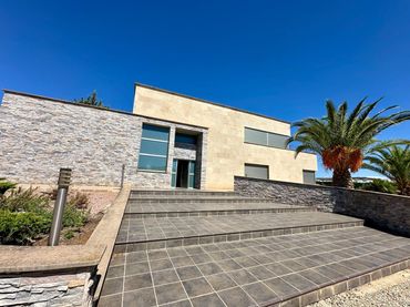 Casa amb balcó en venda a Yecla