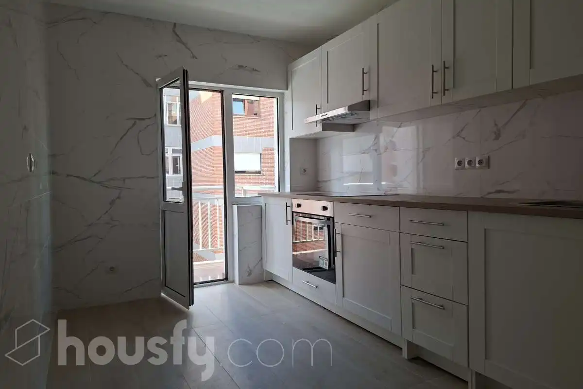 Cocina de Piso de alquiler en Siero con Calefacción, Parquet y Terraza