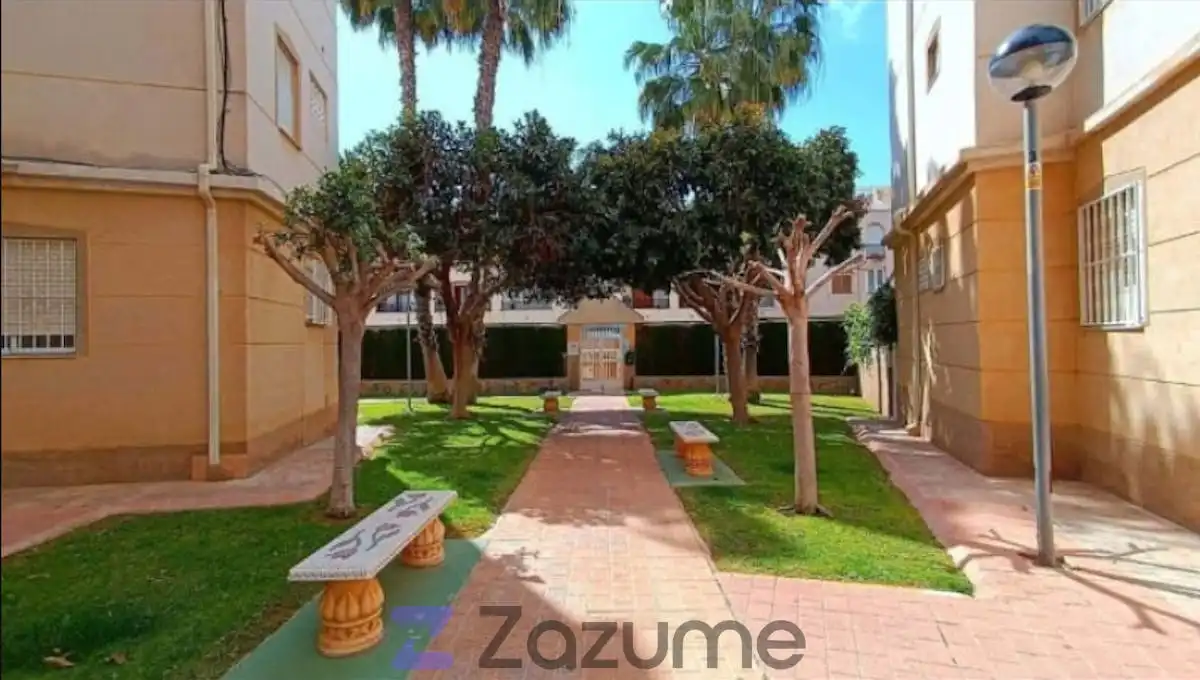 Jardín de Piso de alquiler en Torrevieja con Aire acondicionado, Calefacción y Piscina