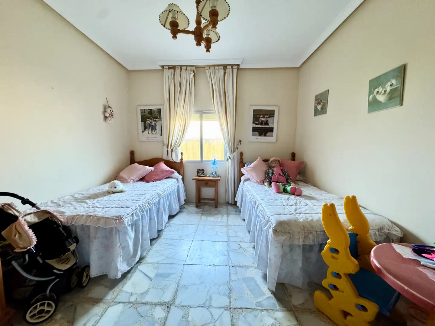 Habitación de Casa o chalet en venta en Chiclana de la Frontera con Aire acondicionado, Calefacción y Jardín privado