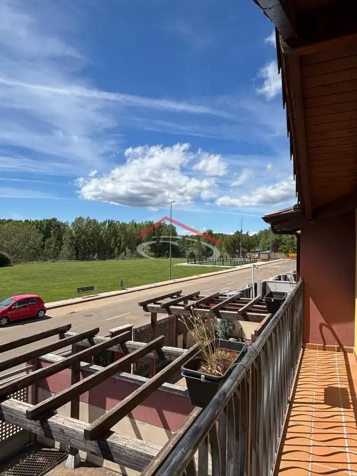 Terraza de Casa adosada en venta en Sariegos con Calefacción, Jardín privado y Terraza
