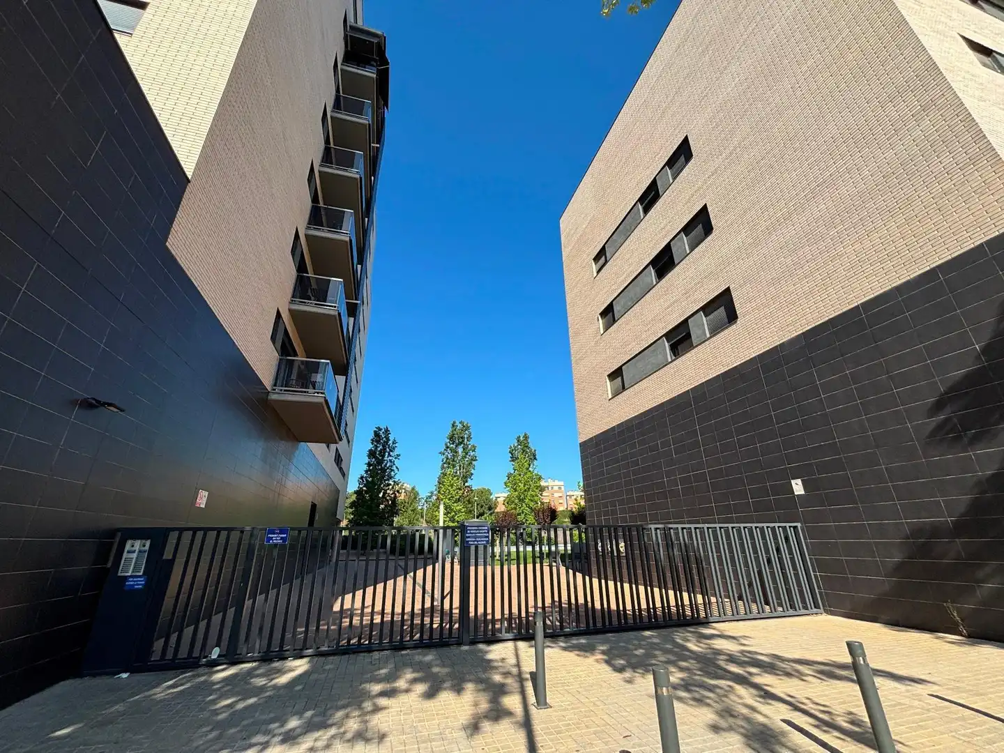 Vista exterior de Dúplex en venda en Sabadell amb Terrassa, Traster i Piscina comunitària