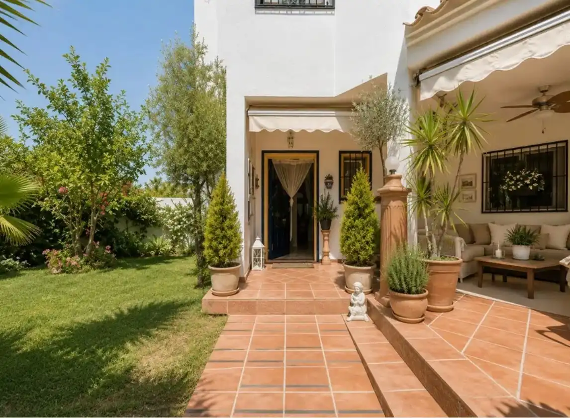Jardín de Casa adosada en venta en Estepona con Aire acondicionado, Terraza y Amueblado