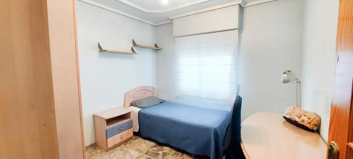 Habitación de Piso de alquiler en Elche / Elx con Amueblado y Balcón