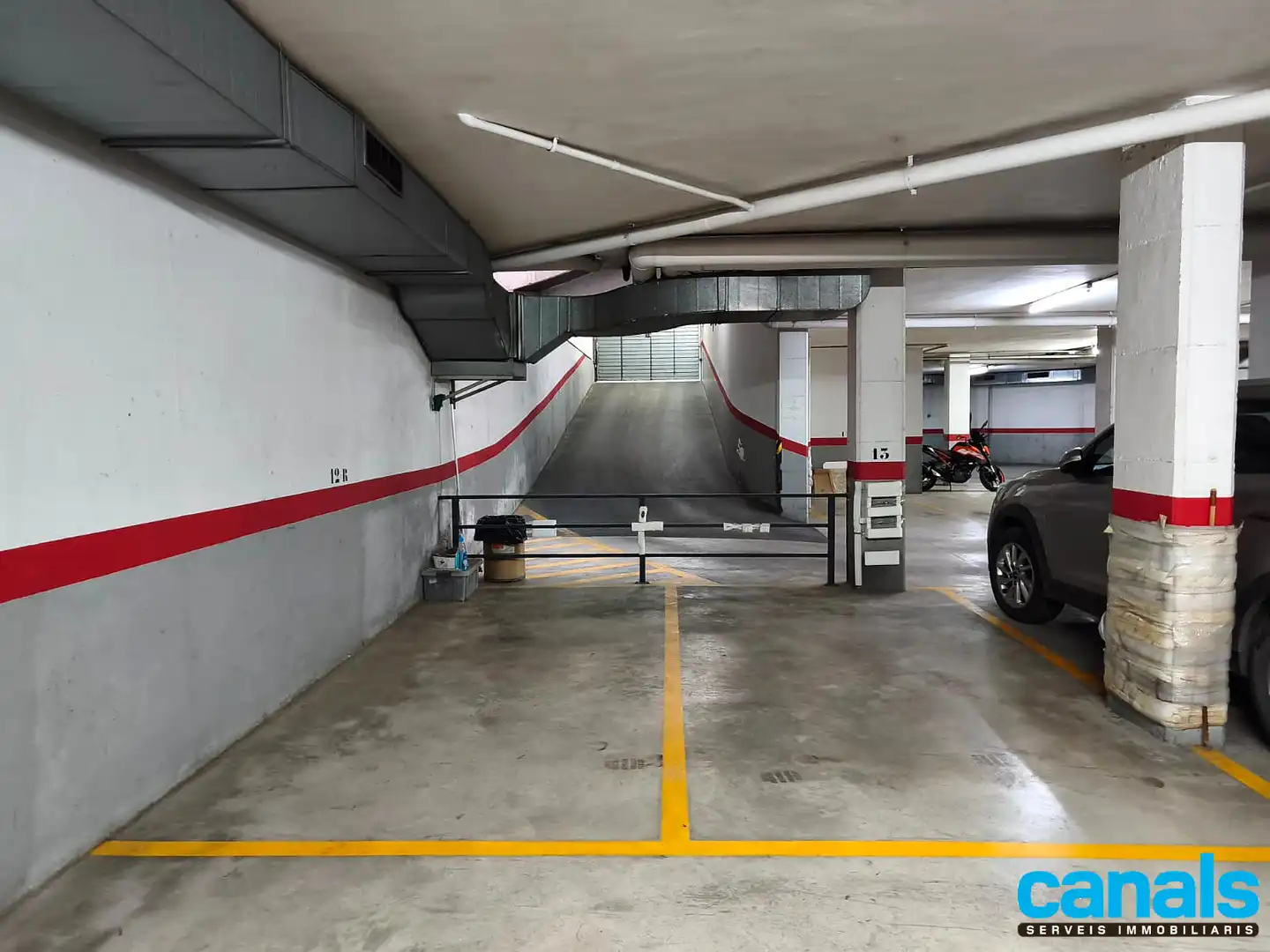Parking de Piso en venta en Cerdanyola del Vallès con Aire acondicionado, Calefacción y Parquet