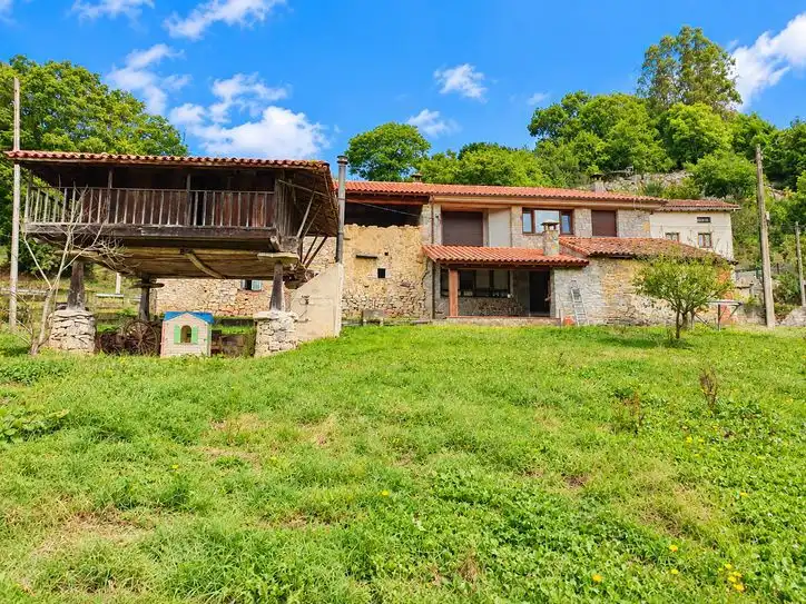 Casa amb terrassa en venda a Candamo, imagen 2