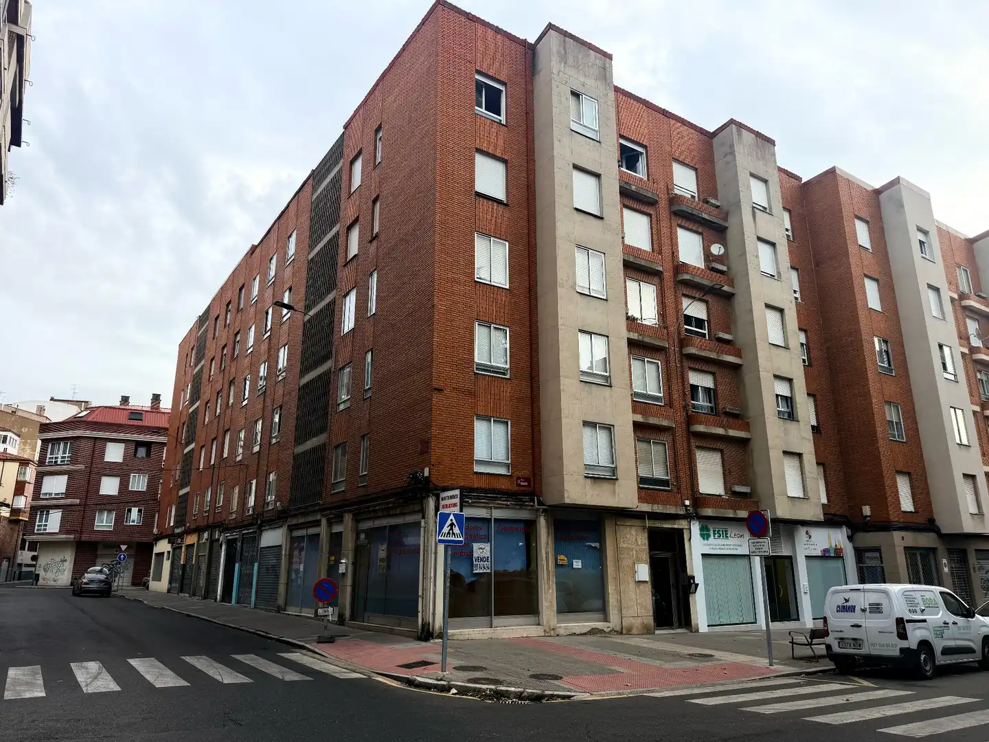 Exterior view of Flat for sale in León Capital   with Heating, Parquet flooring and Storage room